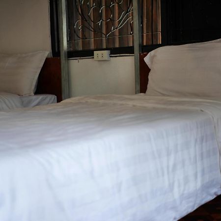 Y Not Laos Hostel Луанг Прабанг Екстериор снимка