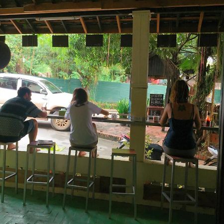 Y Not Laos Hostel Луанг Прабанг Екстериор снимка
