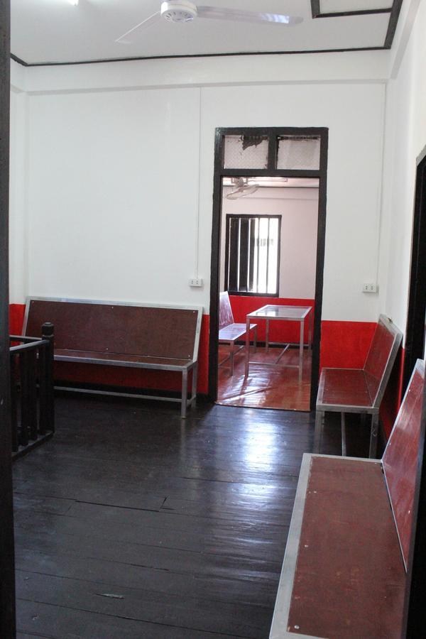 Y Not Laos Hostel Луанг Прабанг Екстериор снимка