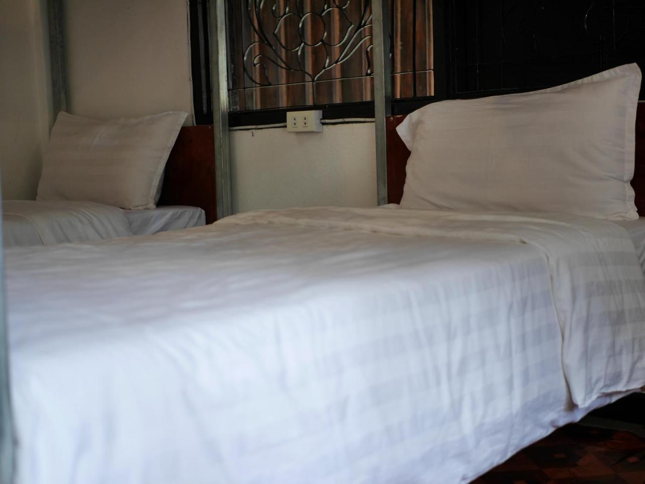 Y Not Laos Hostel Луанг Прабанг Екстериор снимка