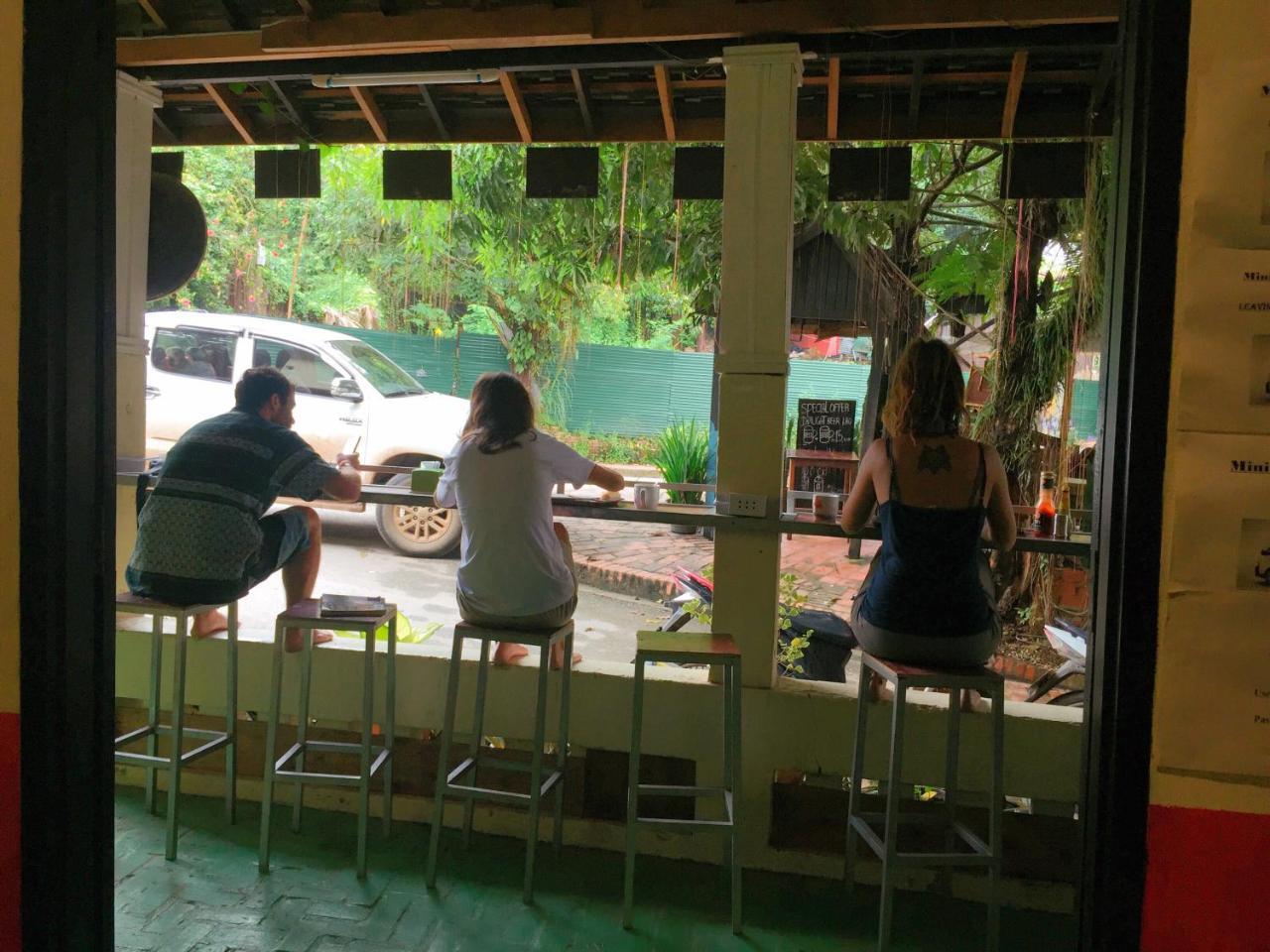Y Not Laos Hostel Луанг Прабанг Екстериор снимка